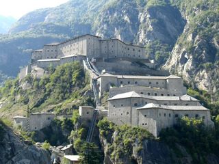 Il Forte di Bard all'imbocco della Valle d'Aosta