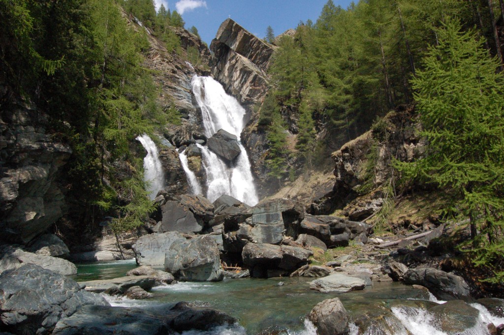 Le cascate di Lillaz, uno spettacolare ambiente legato all'acqua. Cogne, Parco Nazionale del Gran Paradiso.
