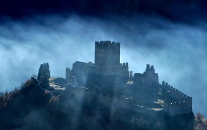 castello cly nebbia