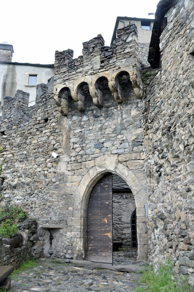 ingresso castello sarriod tour st pierre