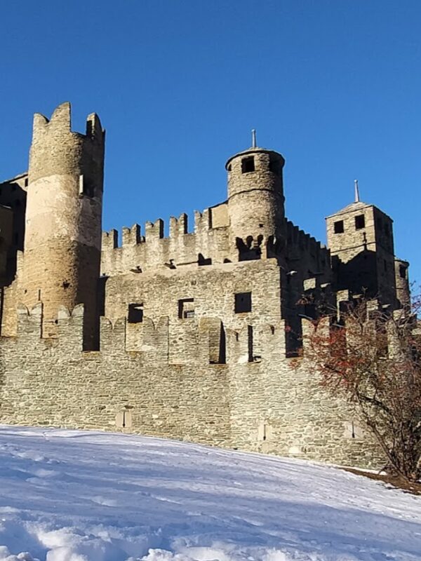 Castello di Fénis con la neve